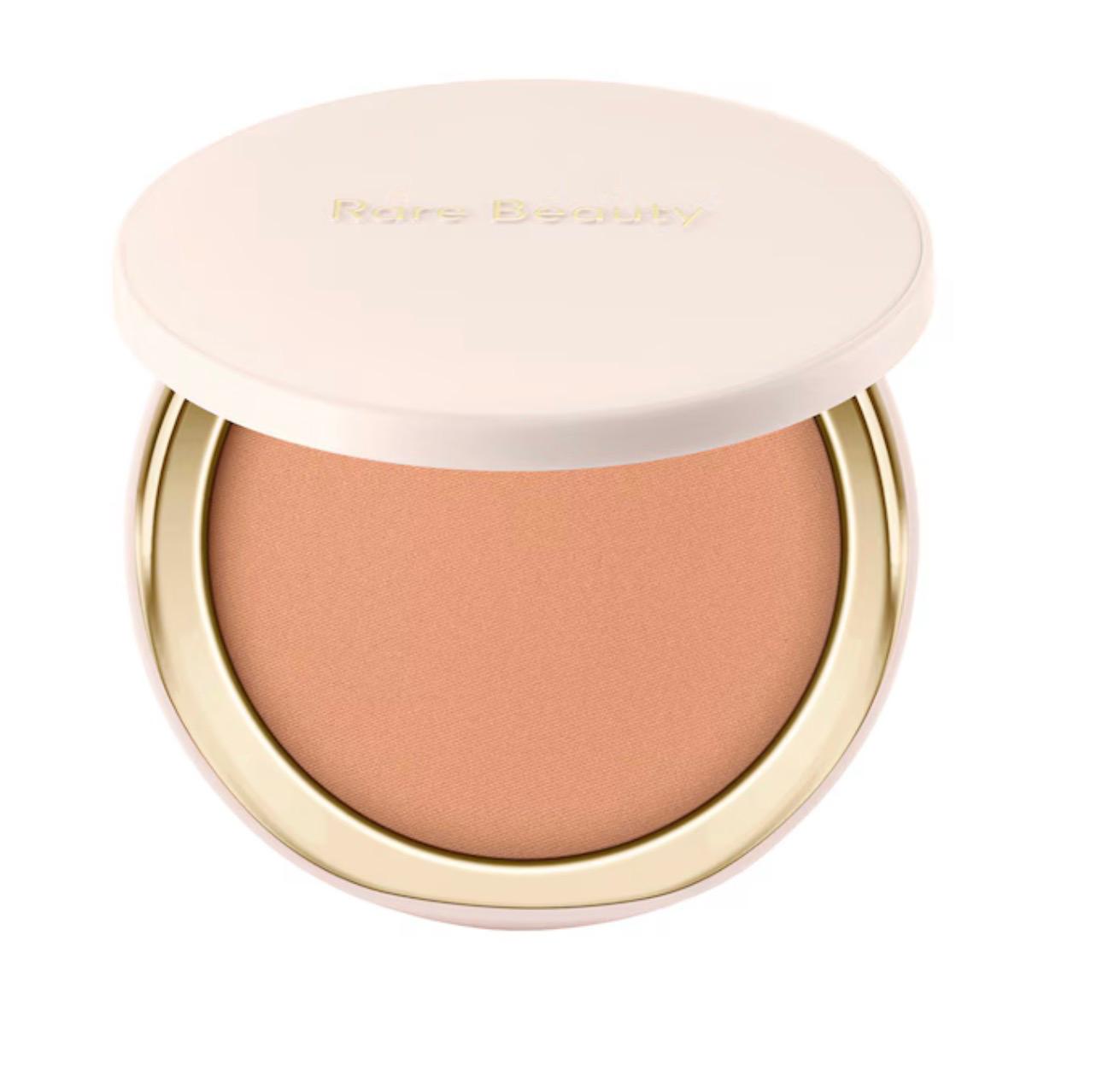 RARE BEAUTY
Warm Wishes Soft Matte Powder Bronzer - Polvere abbronzante opaca e delicata - SUNNY SPIRITS