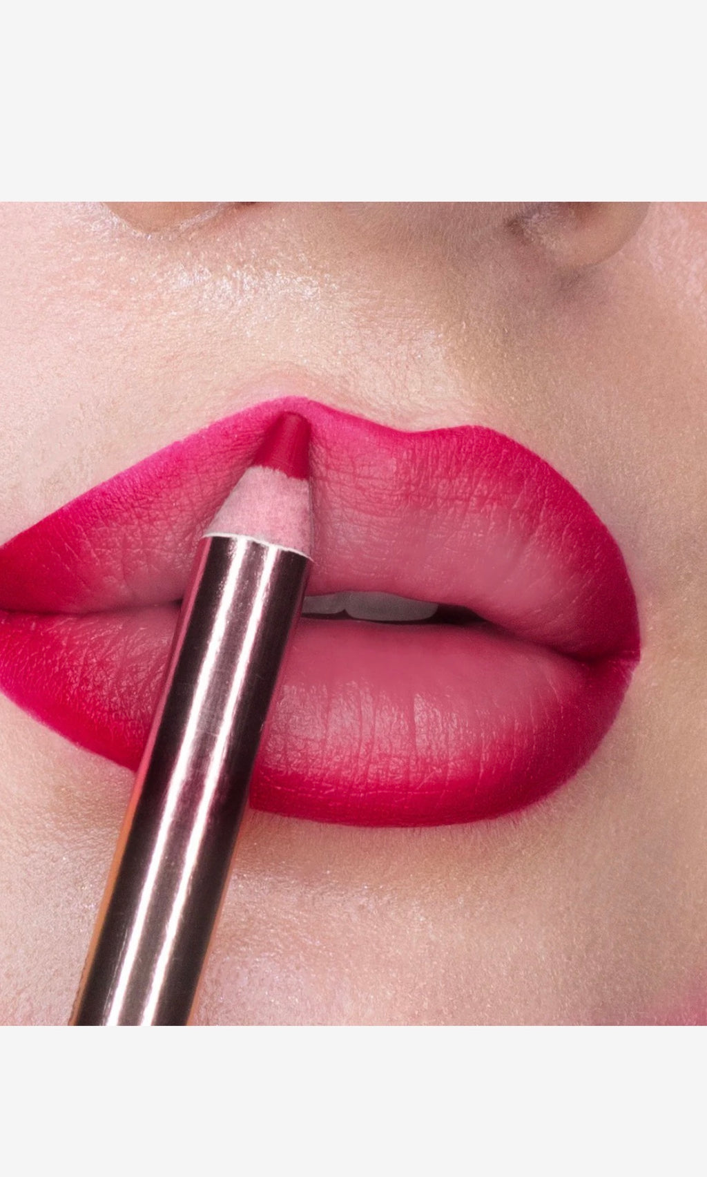 CHIARA FERRAGNI - LIP LINER - KISS MARKER