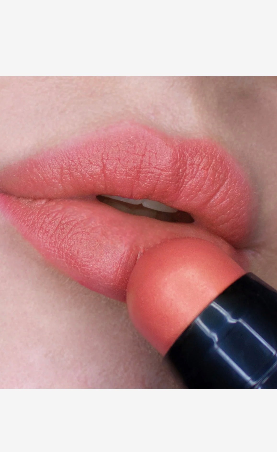 CHIARA FERRAGNI- blush e rossetto 01
